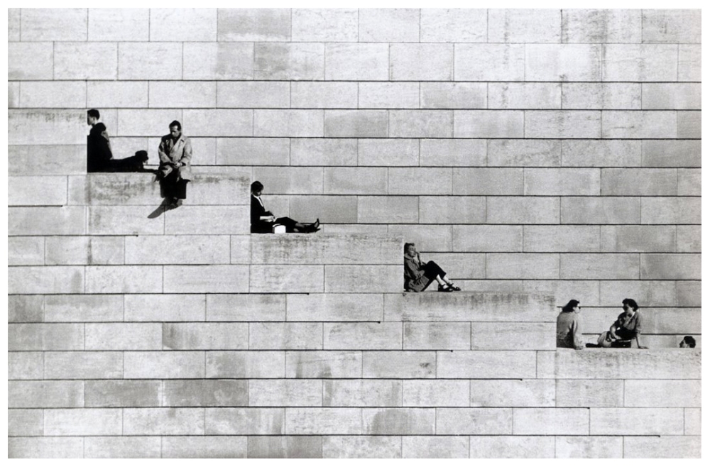 robert-doisneau-diagonal-steps-paris-1953